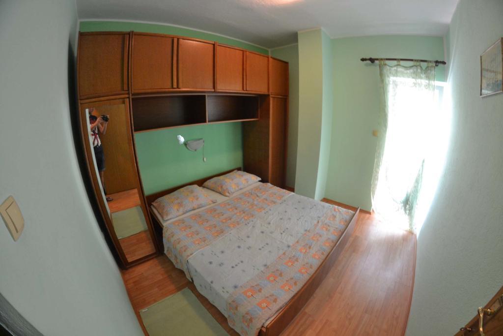 Apartmani Jenny I Tania Lopar Exterior photo
